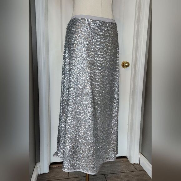NWOT Victoria Secret silver sequin skirt - Size Small - Picture 3 of 9